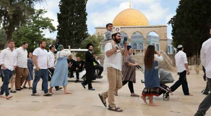 Settlers and extremists storm Al Aqsa Mosque 