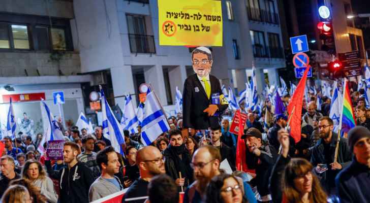 "Israelis" protesting against Ben-Gvir demanding release of captives