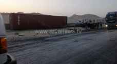 Photos: Truck overturned on Desert Highway