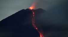 Thousands flee after Indonesia’s Mount Semeru erupts