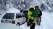 At least 21 dead in vehicles trapped by Pakistan snowstorm