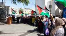 Palestinians hold solidarity stand with prisoners in Bethlehem