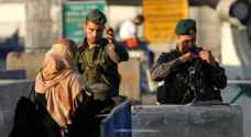 Israeli Occupation Forces set up military barriers in Hebron