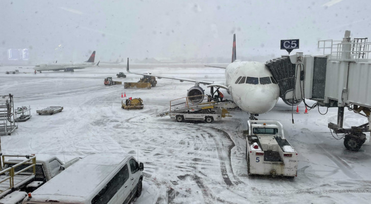 Gimnasia directorio Profesor de escuela Holiday flights scrapped as massive winter storm | Roya News