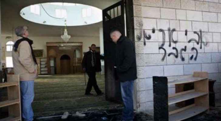 The forces caused the mosque severe damages. 
