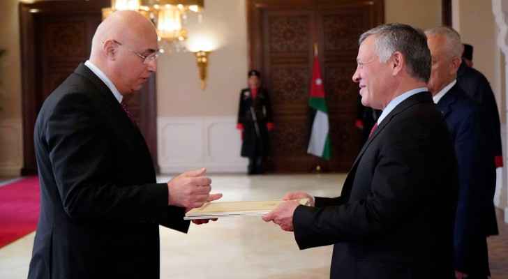 King receives new ambassadors' credentials