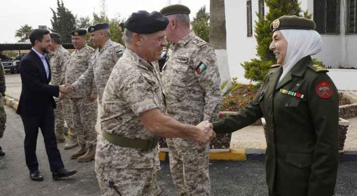 King, accompanied by Crown Prince, briefed on women’s achievements in Armed Forces