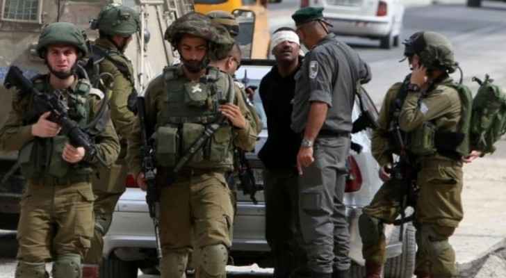 IOF arrest 14 Palestinians in West Bank