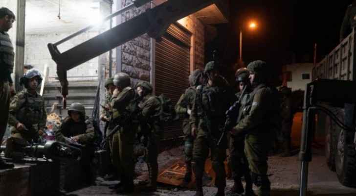 Israeli forces arrest 17 Palestinians in West Bank