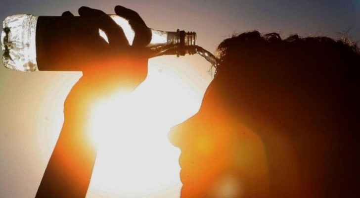 People advised to avoid direct sunlight as heatwave affect the Kingdom