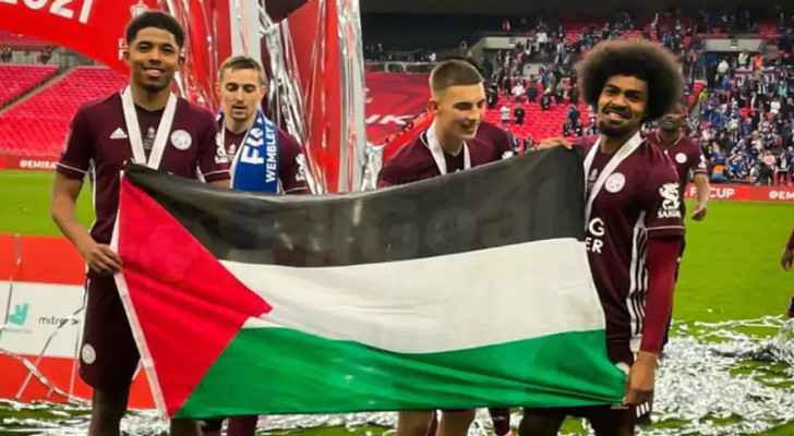 Leicester City FC players celebrate FA Cup win with Palestinian flag