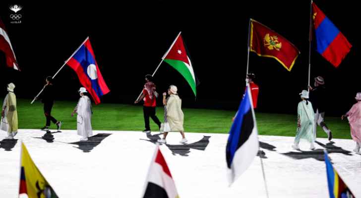 Masatfa carries Jordanian flag at closing ceremony of Tokyo Olympics