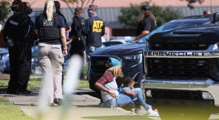 1 dead, 12 injured in US supermarket shooting