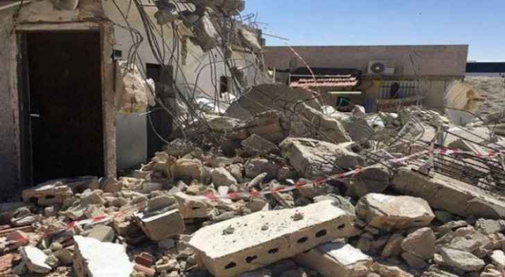 Israeli Occupation authorities force Palestinian man to demolish his house