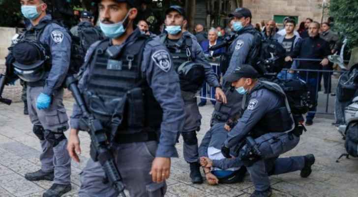 IOF arrest 17 Palestinians in West Bank