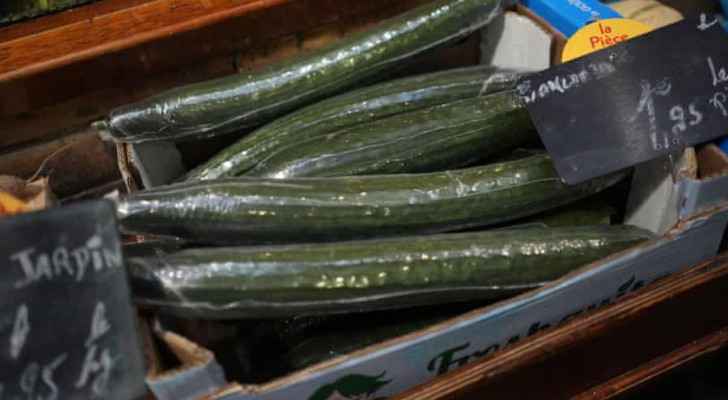 France bans plastic packaging for fruits and vegetables
