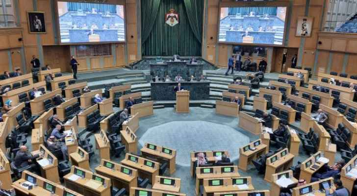 Lawmakers pass amendment on government resignation, parliament dissolution