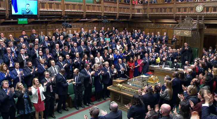 Standing ovation for Zelensky before UK parliament speech