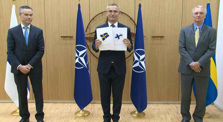 Finland, Sweden hand in applications to join NATO