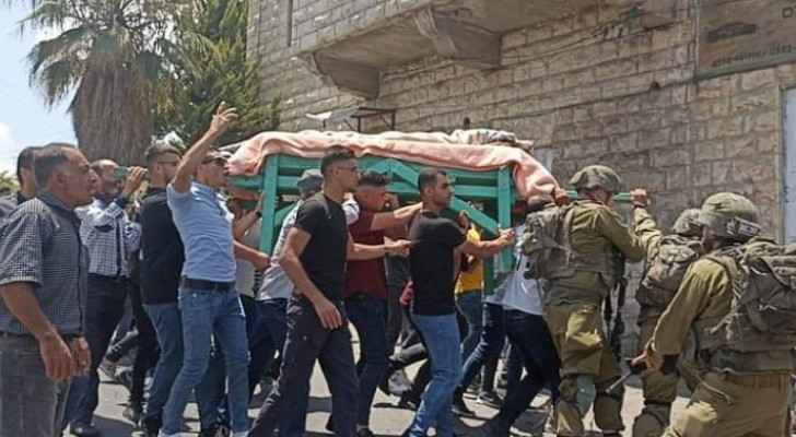 Israeli Occupation forces attack funeral in Hebron