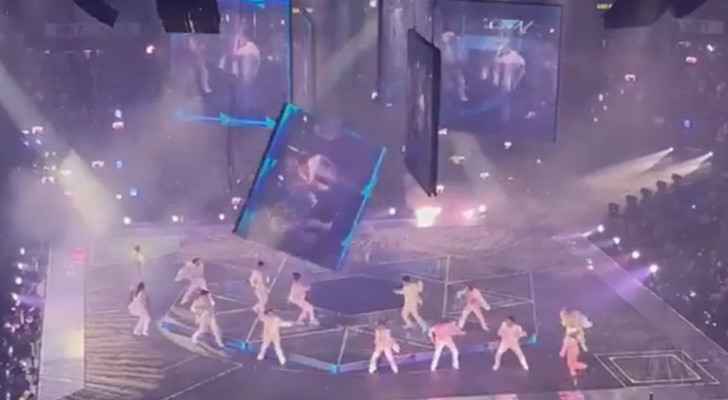 VIDEO: Giant screen falls on dancers at Hong Kong
