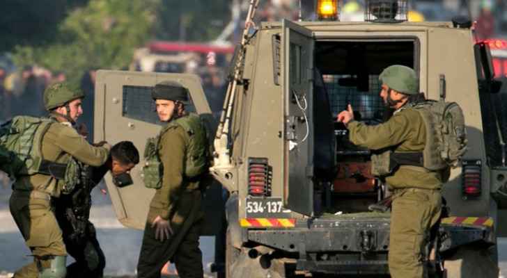 Israeli Occupation arrests 22 Palestinians