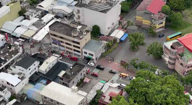 Strong quake strikes eastern Taiwan, tsunami threat lifted
