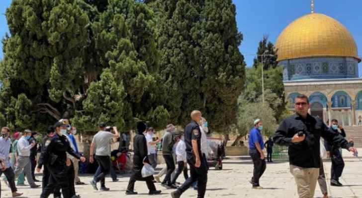 Hundreds of settlers storm Al-Aqsa Mosque once again