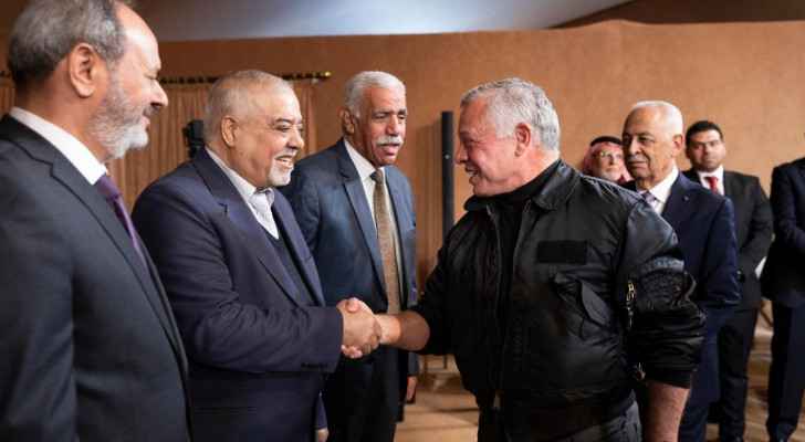 King meets with officials in Aqaba