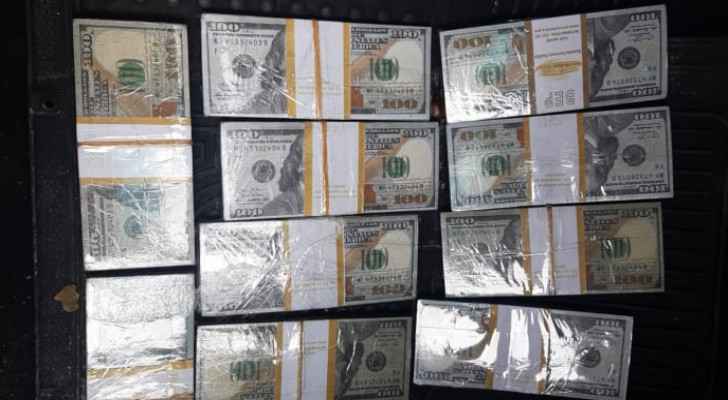 Authorities arrest person in possession of 200,000 counterfeit dollars