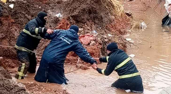 Six rescued from flooded basement