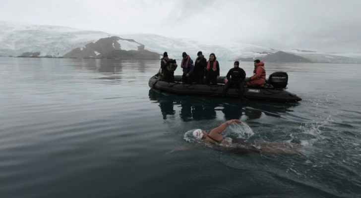 Chilean woman sets record by swimming 2.5 km in Antarctica
