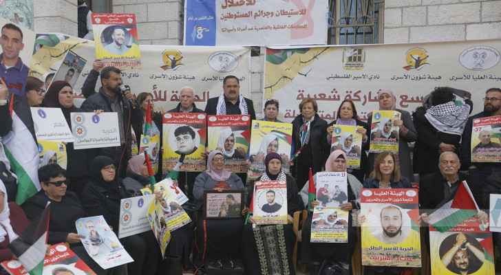 Palestinians hold sit-ins in support of freedom fighters