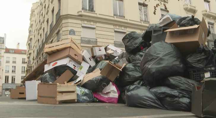 Rubbish piles up in strike-bound Paris