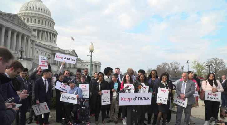 TikTok users protest proposals for US ban at Congress