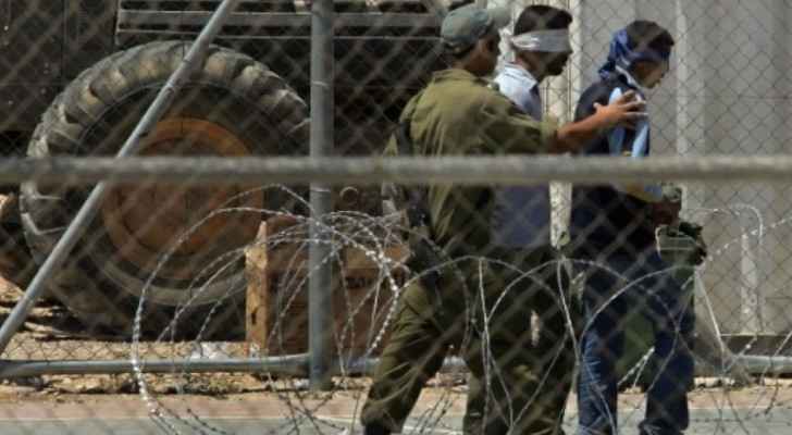 Israeli Occupation detains 13 in West Bank
