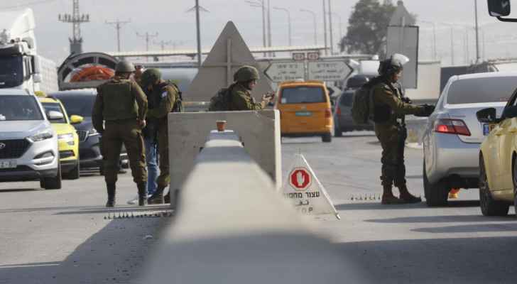 Israeli Occupation Forces tighten restrictions at Al-Hamra checkpoint