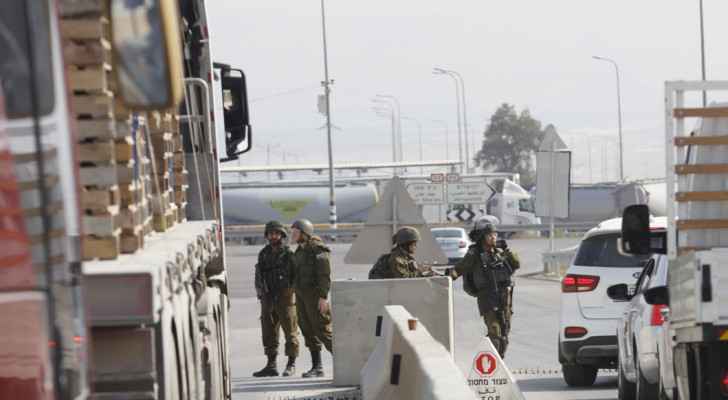 Israeli Occupation Forces continue to block Ramallah entrances