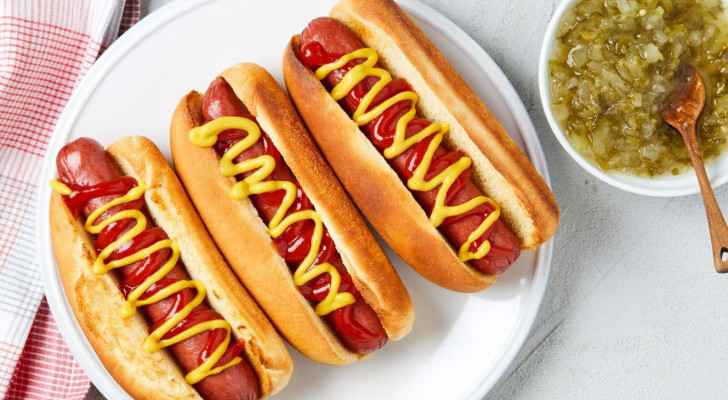Restaurant employee arrested for adding cocaine to hot dog