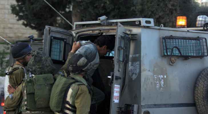 Israeli Occupation detains 21 across West Bank