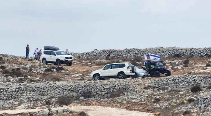 Settlers storm Mount Ebal in Nablus