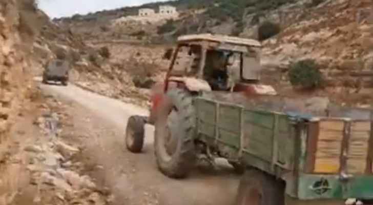 Israeli Occupation detains elderly farmer, confiscates tractor in Salfit