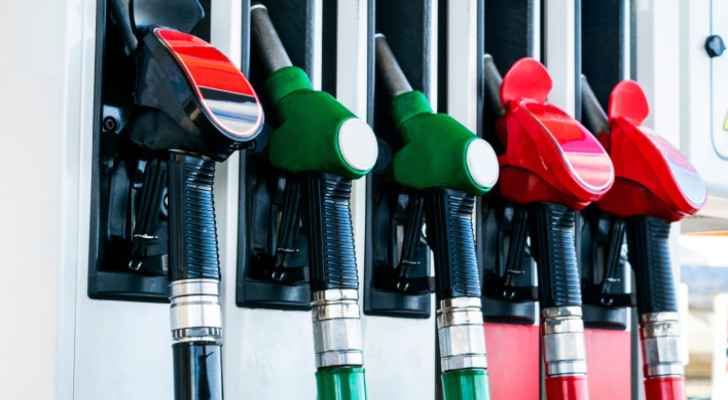 Gasoline prices fall amid global oil demand concerns