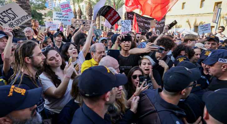 Protesters calling for new exchange deal with Hamas dispersed by Israeli Occupation police