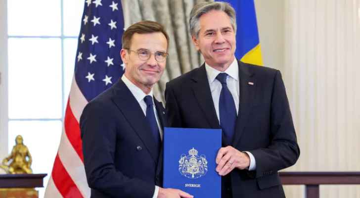 Swedish PM Ulf Kristersson (L) hands his country’s instruments of accession to US Secretary of State Antony Blinken (Reuters) 
