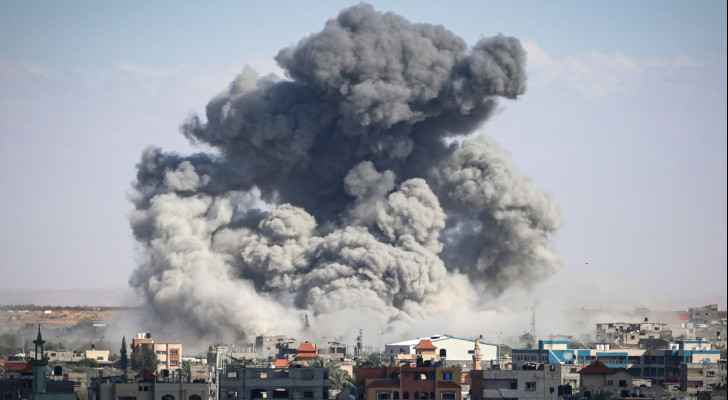  Smoke billows after “Israeli” bombardment in Rafah, in the southern Gaza Strip. (May 6, 2024) (Photo: AFP)