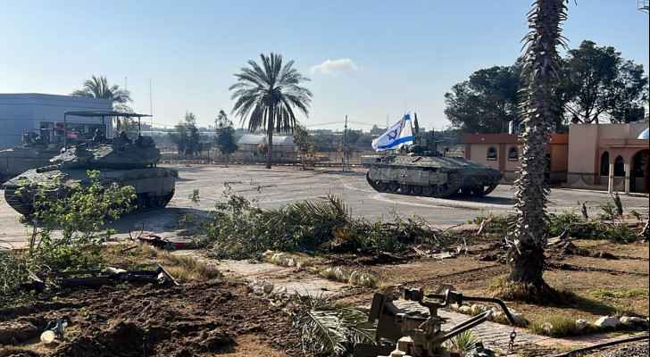 The “Israeli” army 401st Brigade's combat team tanks entering the Palestinian side of the Rafah border crossing. (May 7, 2024) (Photo: “Israeli” army)