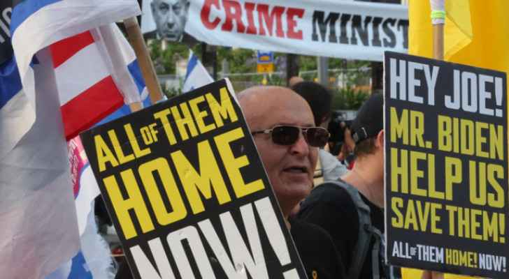 Protest in Tel Aviv urges Netanyahu to make prisoner exchange deal