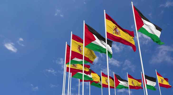 Flags of Spain and Palestine. (Photo: Vecteezy) 