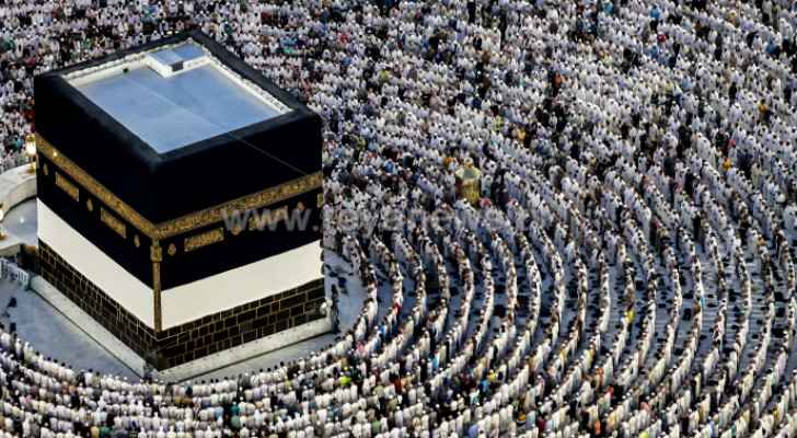 Pilgrims near Kaaba.